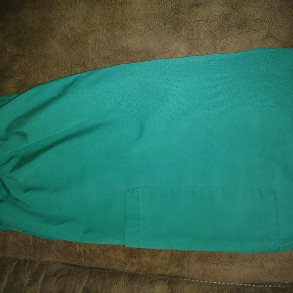 Scrub tops one bottom - Picture 2 of 3